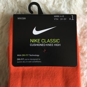 Nike Unisex Classic Kids Soccer Socks 1 Pair.